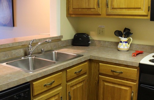 Lake Hamilton Apartment | The Wharf Resort