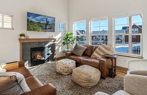 Dover Bay House | The Wheel House - 3+ Bedrooms with Loft, 2 Full Baths Parkside Bungalow