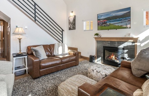 Dover Bay House | The Wheel House - 3+ Bedrooms with Loft, 2 Full Baths Parkside Bungalow