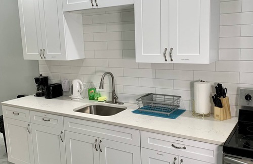 Niagara Falls House | The Wheel of Fortune Duplex-8BR Parking