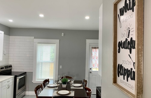Niagara Falls House | The Wheel of Fortune Duplex-8BR Parking