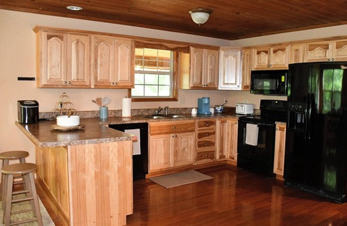Byrdstown House | THE WHISPERING PINE AT DALE HOLLOW LAKE TN - LAKEHOUSE CLOSE TO 3 MARINAS