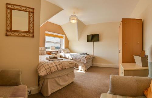 Whitby Apartment | The Whitby Prospect, large apartment with stunning views, 2 mins from beach