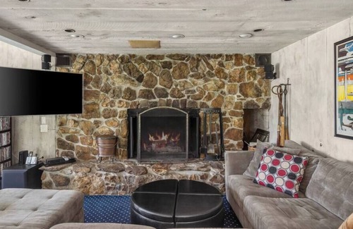 Whitingham House | The White Birches | Modern Home w/Lake Access