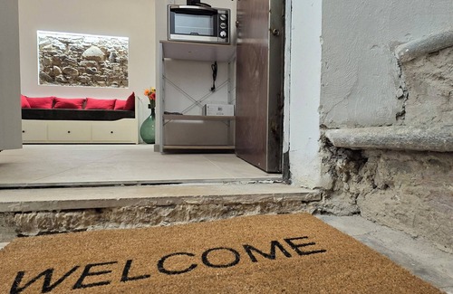 Riomaggiore Apartment | The white cave- Bluchalet