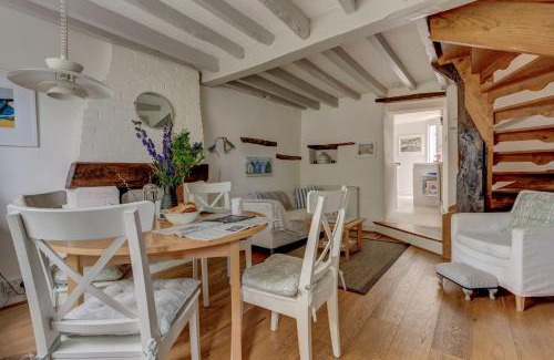 Woodstock House | The White Cottage