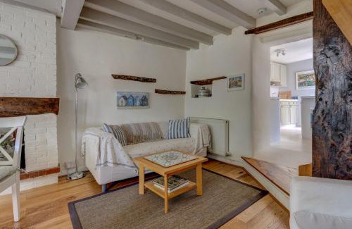 Woodstock House | The White Cottage