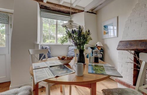 Woodstock House | The White Cottage