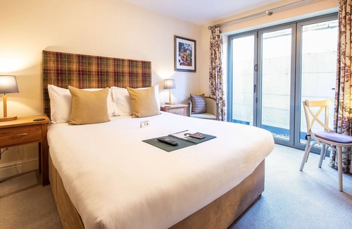 Wroughton Hotel | The White Hart