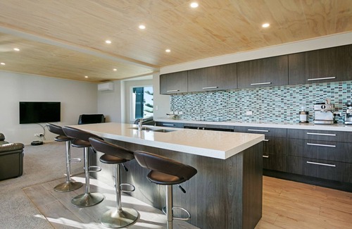 Waihi Beach Cottage | The White Haus - Waihi Beach Upstairs Holiday Unit