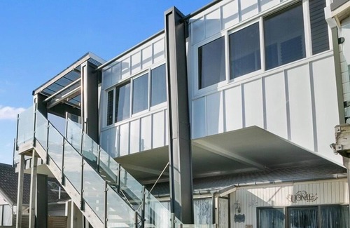 Waihi Beach Cottage | The White Haus - Waihi Beach Upstairs Holiday Unit