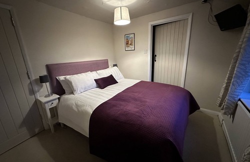 Pulverbatch Bed & Breakfast | The White Horse Inn