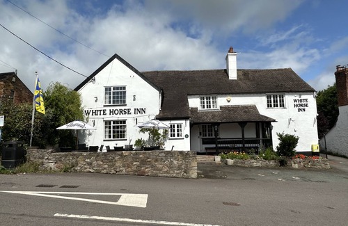 Pulverbatch Bed & Breakfast | The White Horse Inn