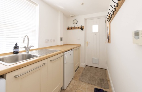 West Lulworth Apartment | The White House -Bright and spacious property located in an AONB