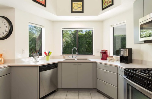 Deepwell Estates House | The White House In Deepwell Estates! Centrally Located! Great Mountain Views!
