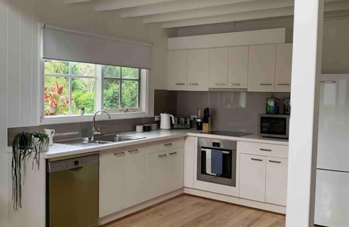 Metung House | The White House- Loft