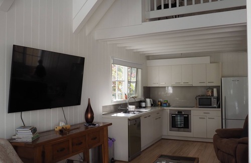 Metung House | The White House- Loft