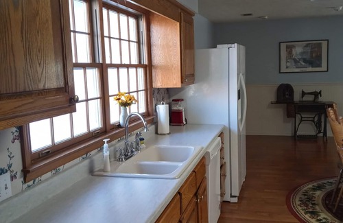 Warm Springs House | The White House Ranch Guest House: A cozy 2-bedroom cottage in Warm Springs. Ga.
