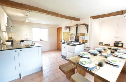 Homersfield Cottage | The White House With Studio