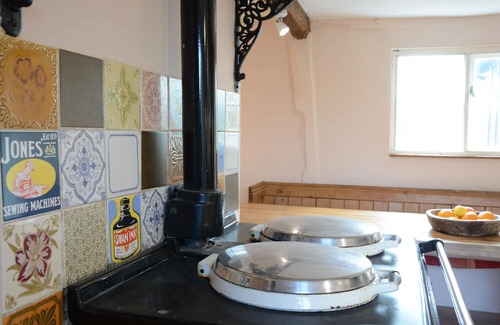 Homersfield Cottage | The White House With Studio