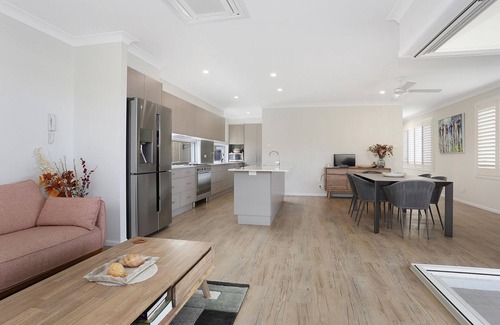 Yamba House | The White House Yamba a short walk to the beach