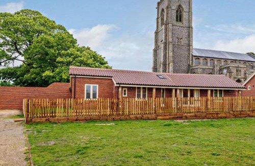 Worstead Bed & Breakfast | The White Lady