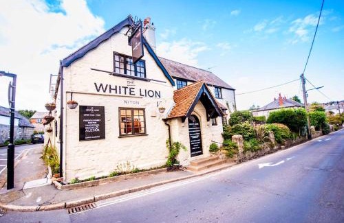 Niton Bed & Breakfast | The White Lion