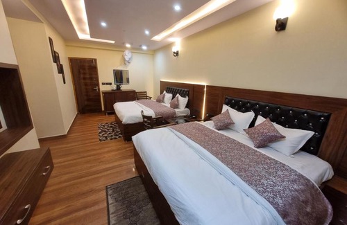 Satbunga Hotel | The White mountaina