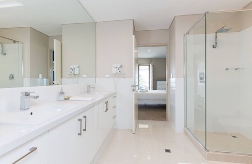 Scarborough Apartment | The White Pearl Penthouse