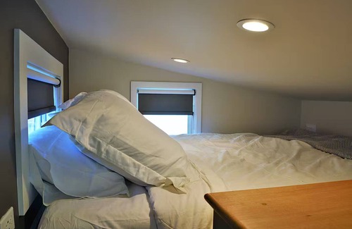 Alphabet Historic District Hotel | The Wiedler - Charming Tiny Home - AC, WiFi in the heart of the action!