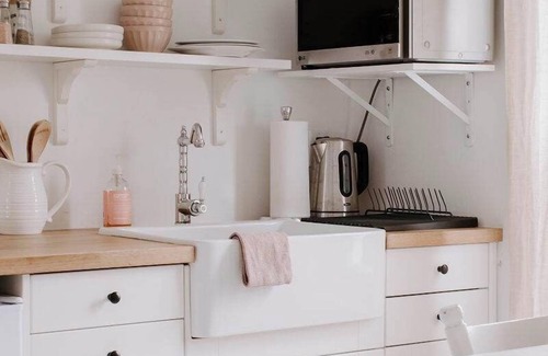 Prince Edward House | The Wild Rose - Cozy PEC Rental in Picton