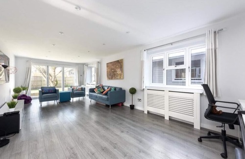 Bisley House | The Willow - Home with modern facilities in the outstandingly beautiful Surrey