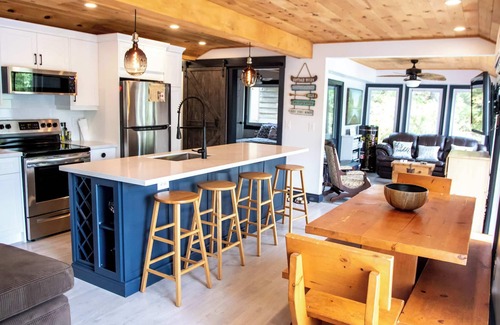 Gravenhurst Cottage | The Willow | Lakefront Cottage | Muskoka
