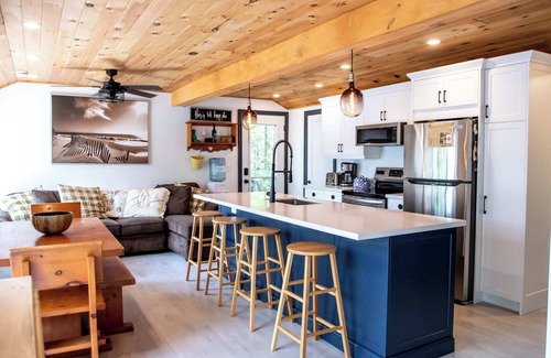 Gravenhurst Cottage | The Willow | Lakefront Cottage | Muskoka