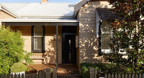 Cooks Hill House | The Willows