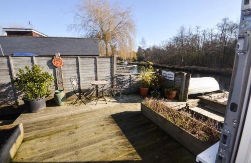 Horning House | The Willows in the center of the village in Horning