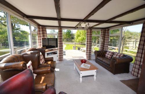 Horning House | The Willows in the center of the village in Horning