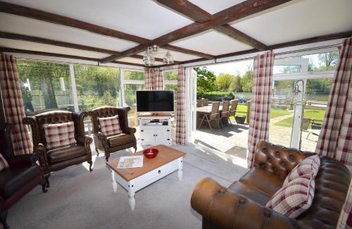 Horning House | The Willows in the center of the village in Horning