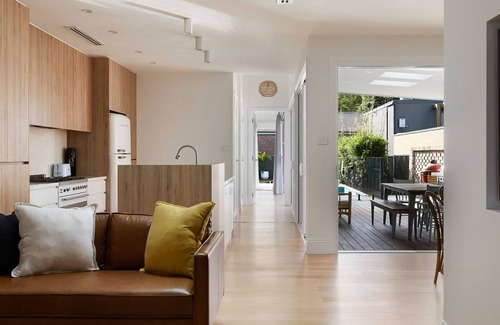 Cooks Hill House | The Willows - pet friendly family home with swimming pool