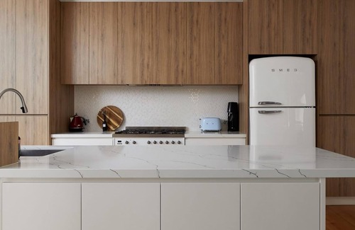 Cooks Hill House | The Willows - pet friendly family home with swimming pool