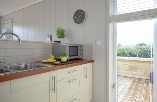 Cheddar Cabin | The Willows, Strawberryfield Park - a lodge that sleeps 4 guests in 2 bedrooms