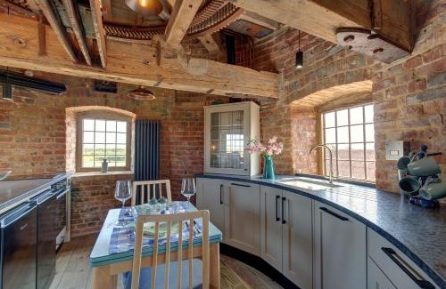 Ringstead House | The Windmill