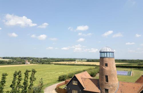 Ringstead House | The Windmill