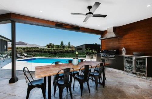 Bombira House | The Wine Manor - Lavish Poolside Living