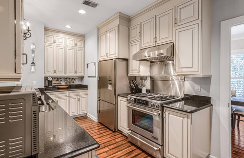 Green Hills Apartment | The Winston on Woodlawn - Great Location