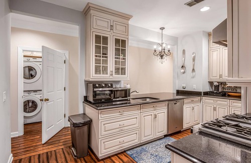 Green Hills Apartment | The Winston on Woodlawn - Great Location