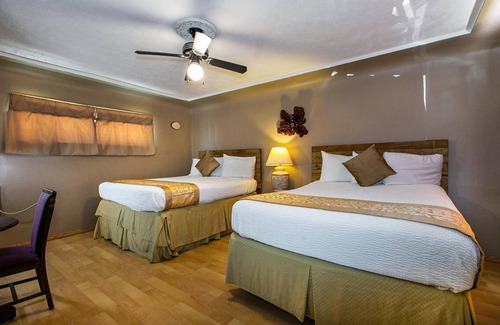 Dickeyville Hotel | The Wisconsin Wood Inn