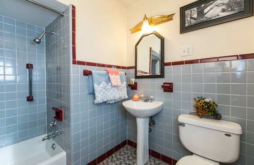 Dickeyville Hotel | The Wisconsin Wood Inn