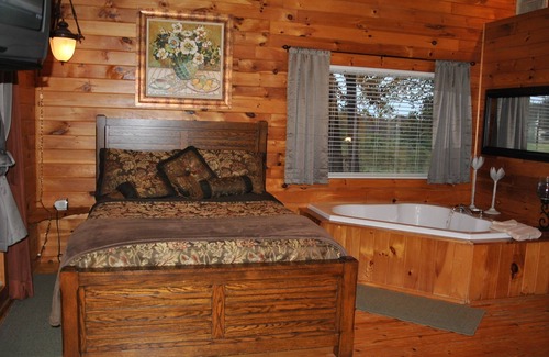 Octavia Cabin | The Wolf Cabin at Cedar Valley is your destination to get away from it all.