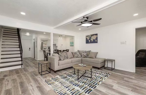 West Arlington House | The Wood & Iron/Sleeps Up to 18 Guests